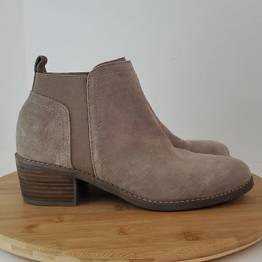 Me Too Womens Zarita 14 Taupe Suede Booties Ankle Boots Shoes 7.5M